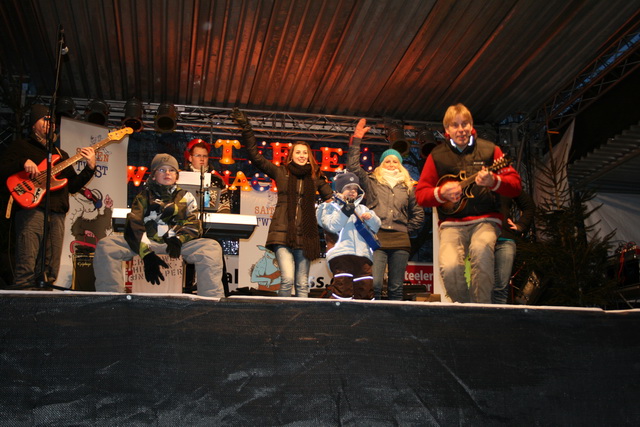 gal/2010/2010 Saitentwist Steeler Weihnachtsmarkt 1.12.mit 2. Klassen Steeler Rott/2010 Saitentwist Steeler Weihnachtsmarkt 1.12. mit 2.Klassen Steeler Rott (8).jpg
